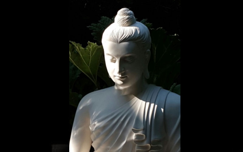 Điêu khắc tỉ mỉ từng chi tiết tại Hóc Môn