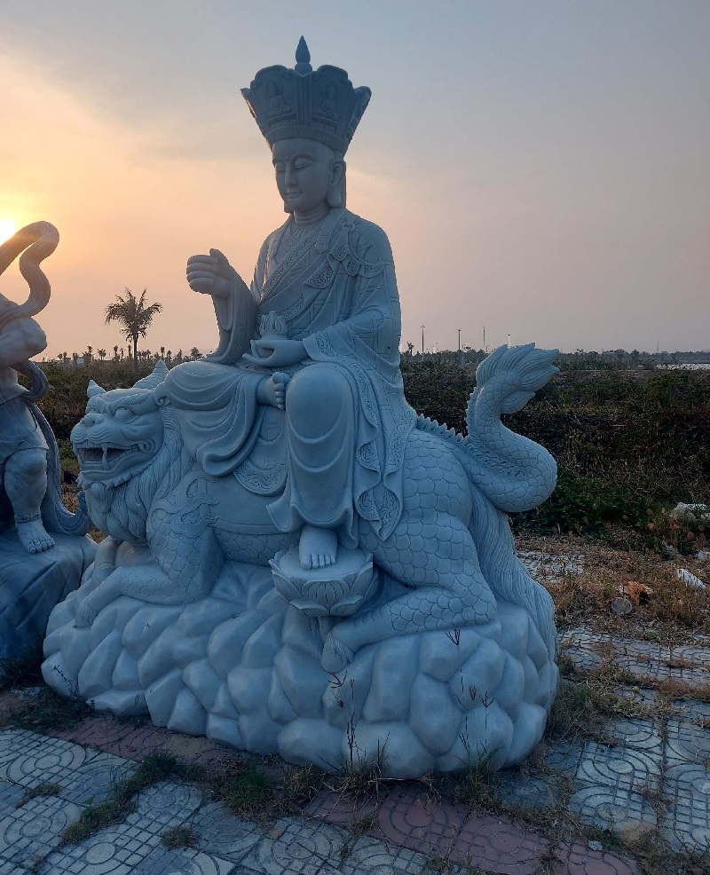 Tượng Địa Tạng Vương Bồ Tát cưỡi Đề Thính bằng đá