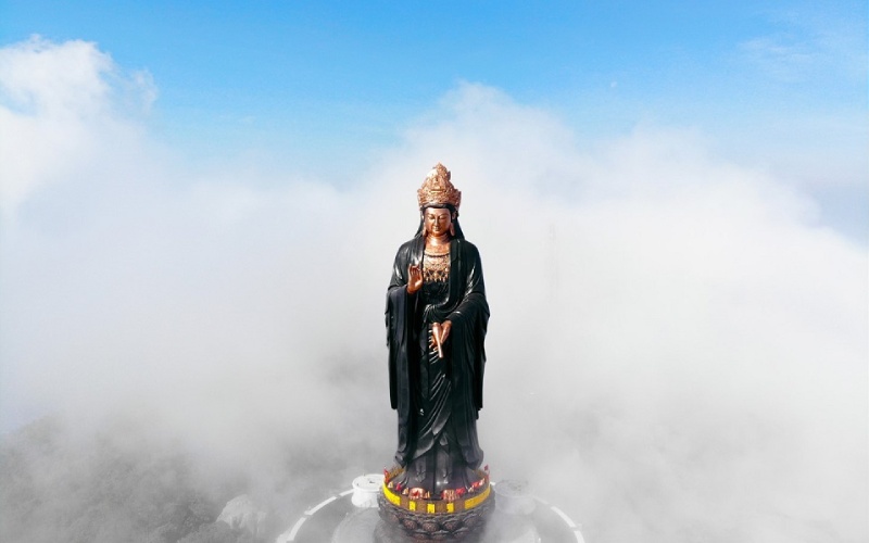 tượng phật núi bà đen