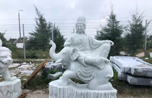 Tượng Phật Phổ Hiền Bồ Tát bằng đá thoải mái và bình dị