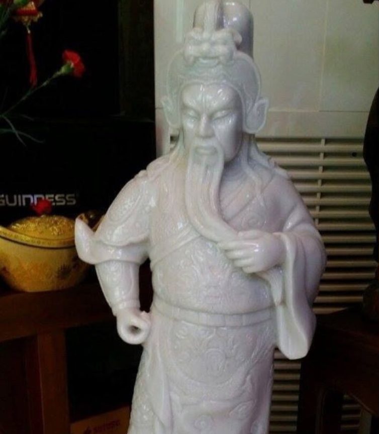 Có thể sử dụng Tượng Quan Công với kích thước nhỏ để đặt trong nhà