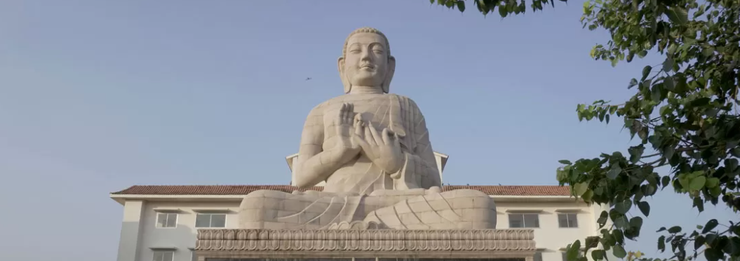 Tượng thánh tăng Sivali bằng đá